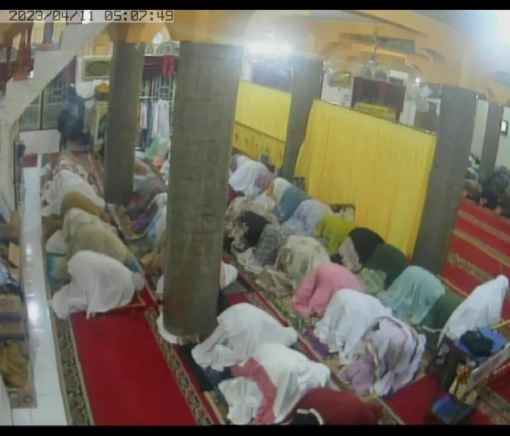 Aksi Pencurian Kotak Amal di Masjid Nurul Hidayah Terekam CCTV 