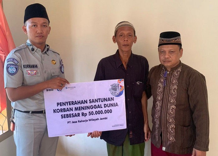 Jasa Raharja Jambi Gerak Cepat Serahkan Santunan Korban Laka Lantas di Depan UNJA Mendalo