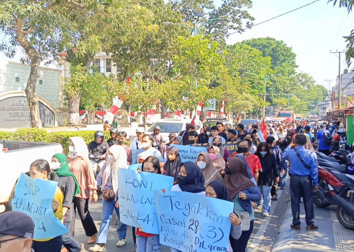 Demo di Polda Jambi, Massa Pertanyakan Jabatan Rangkap AKBP Mat Sanusi Usai Terpilih Pimpin KONI Jambi