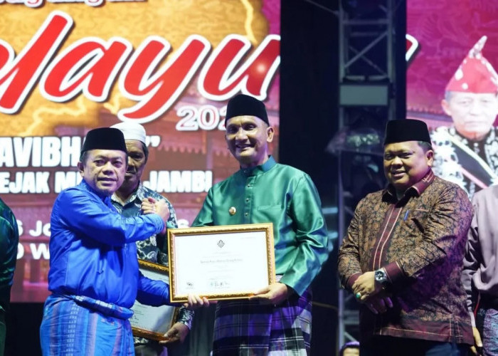Bupati Hurmin Terima Anugerah Budaya Nasional, Bahasa Rimbo Resmi Sebagai Warisan Budaya