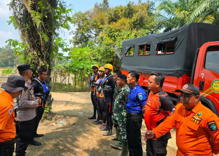 Mobil Travel Ratu Intan Masuk Sungai Batang Hari, Penumpang Meninggal Berhasil di Evakuasi 