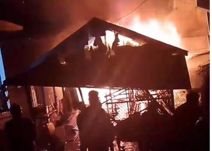 Gudang Milik H. Assek di Lambur Luar Hangus Terbakar