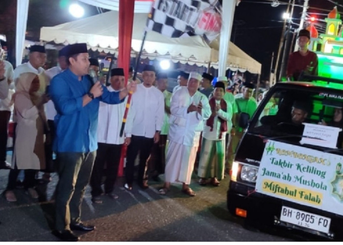 Pukul Bedug dan Lepas Pawai Takbir, Bupati M. Syukur Ajak Pemuda Jaga Tradisi dan Inovasi