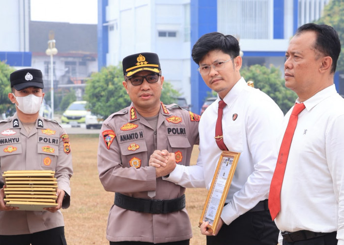 Kapolresta Jambi Berikan Penghargaan kepada 47 Personel Berprestasi
