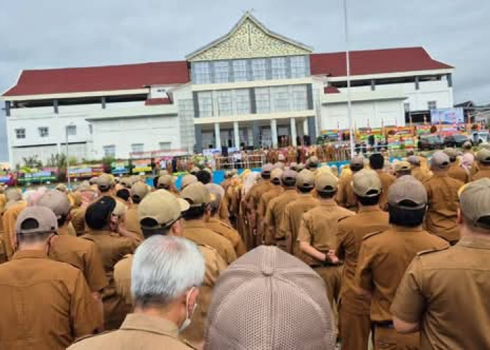 Pimpin Apel Perdana, Bupati Monadi Ingatkan ASN Tingkatkan Pelayanan Publik