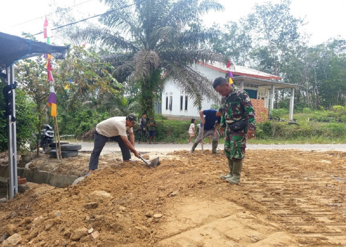 Satgas TMMD Kodim 0415/Jambi Gotong Royong Bersihkan Jalan