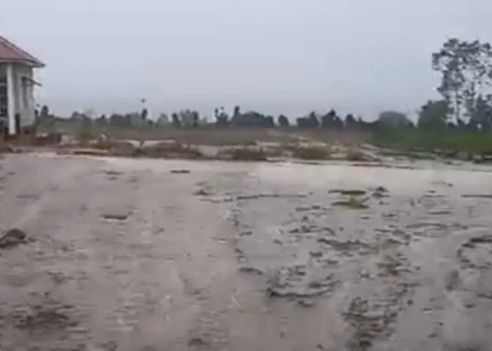 Banjir Bandang Terjang Lereng Gunung Kerinci