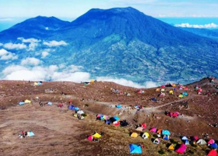 Penampakan Kawasan Cadas Gunung Marapi, Tempat Favorit Pendaki Mendirikan Camp Meski 'Berbahaya'