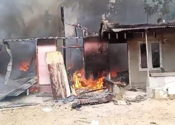 Kebakaran Hebat di Jaluko, Tiga Unit Rumah Ludes Dilalap Api