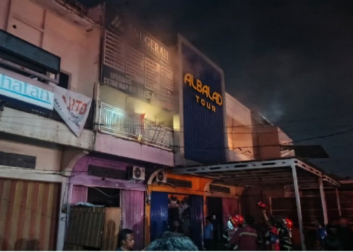 Ruko Percetakan di Kota Jambi Kebakaran, Panik Asap Tebal, Anak Pemilik Nekat Lompat dari Lantai Dua