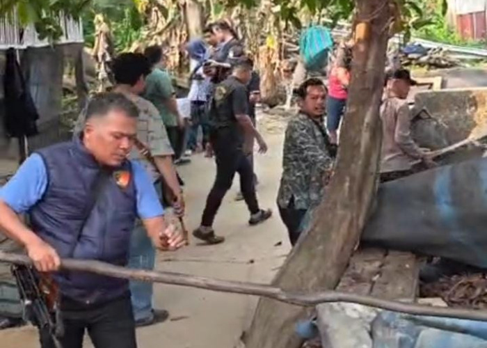 Puluhan Orang Kabur Saat Polisi Gerebek Arena Judi Sabung Ayam 