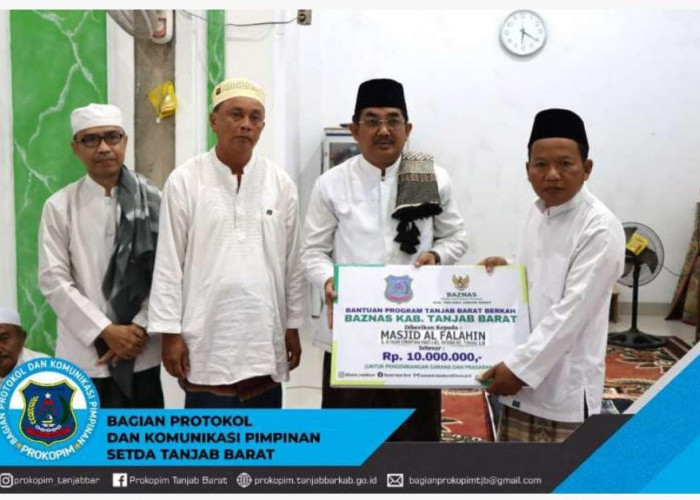 Bupati Tanjab Barat Laksanakan Safari Subuh di Masjid Al-Falahin