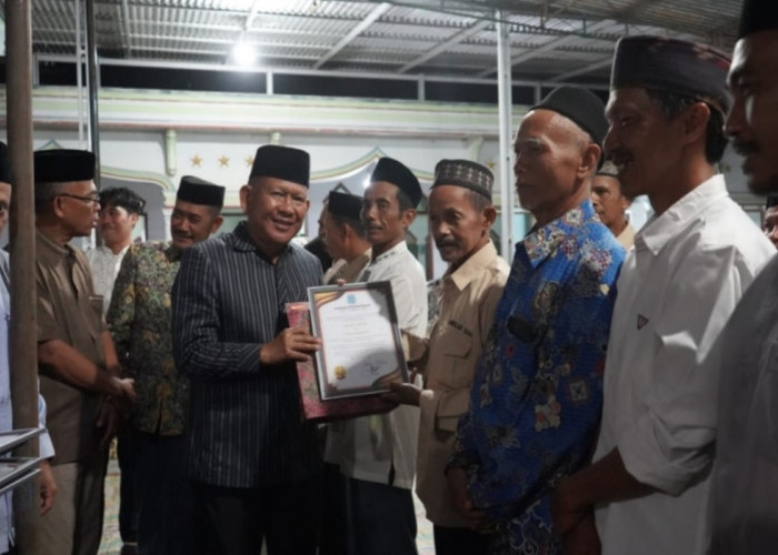  Hadir di Tengah Hujan Deras, Wabup A Khafidh Puji Kinerja Kades Mampun Baru, Ingatkan Siaga Bencana