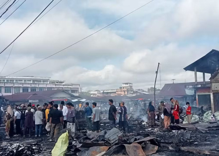 Puluhan Kios Pedagang di Pasar Atas Bungo Ludes Terbakar