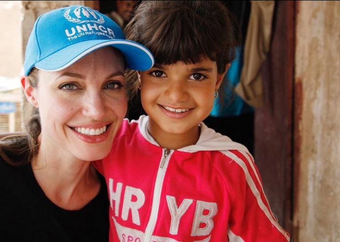 Angelina Jolie Dirujak Netizen Gegara Unggah Status Soal Korban Israel dan Gaza