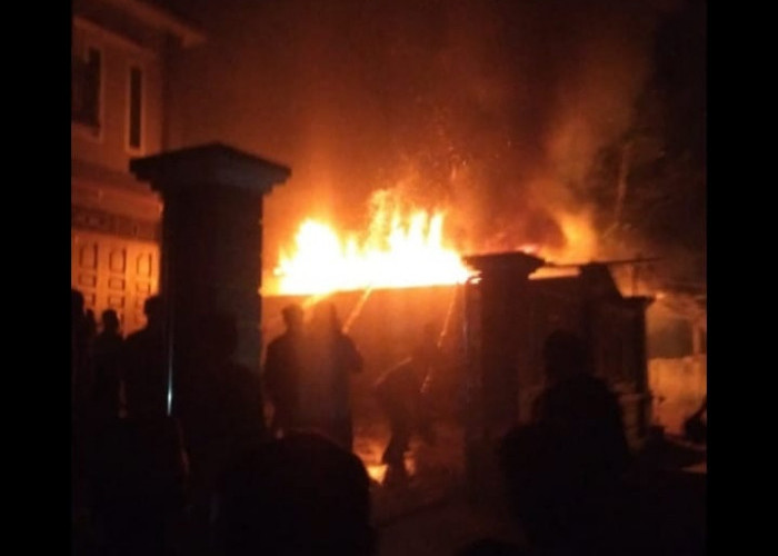 BREAKING NEWS: Kebakaran di Kerinci, Satu Rumah Ludes