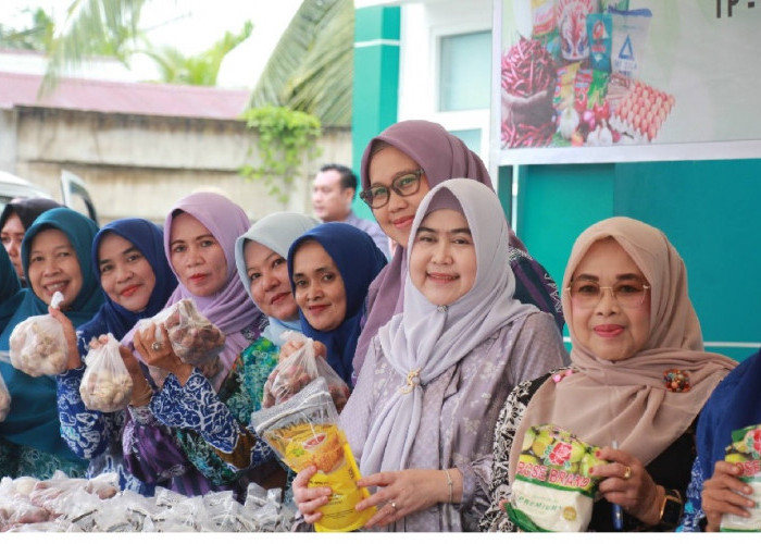 Jelang Ramadan, Ketua TP PKK Hj. Fadhilah Sadat Inisiasi Pasar Murah