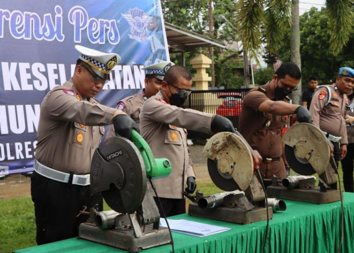 Polres Bungo Jambi Musnahkan 148 knalpot Brong