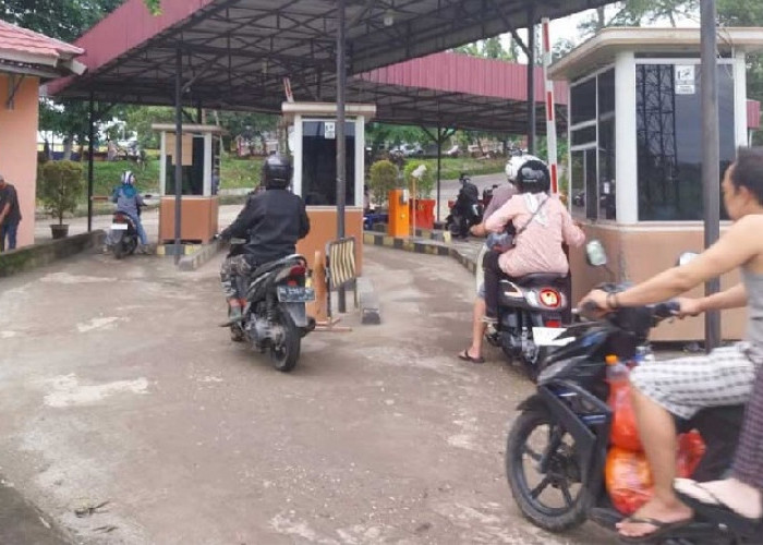 Pengunjung Pasar Angso Duo Bayar Parkir Dua Kali, Saat Keluar Kawasan dan di Dalam kawasan 