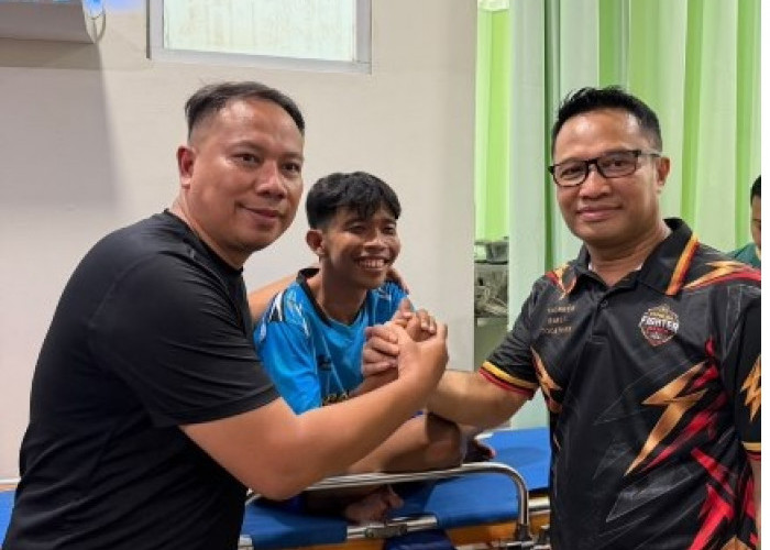 Kapolda Fighter Match Memanas, Dede Sunandar Tumbang Usai Terkena Pukulan Vicky Prasetyo
