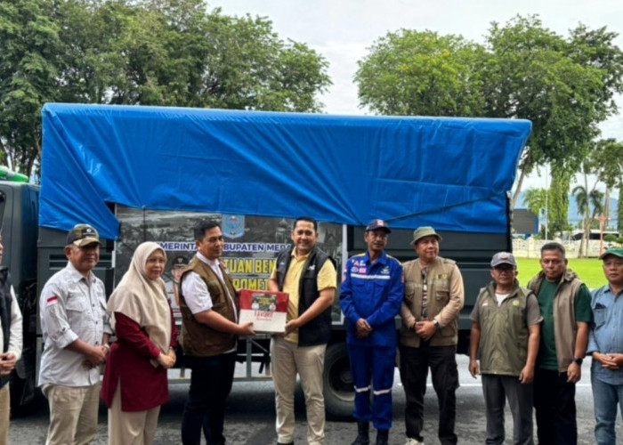 Bupati-Wabup Merangin Kawal Serahkan Langsung Bantuan Kemanusiaan Untuk Korban Bencana Sumbar