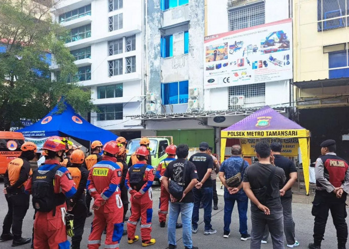 8 Jenazah Korban Kebakaran Glodok Plaza Sudah Dievakuasi ke RS Polri