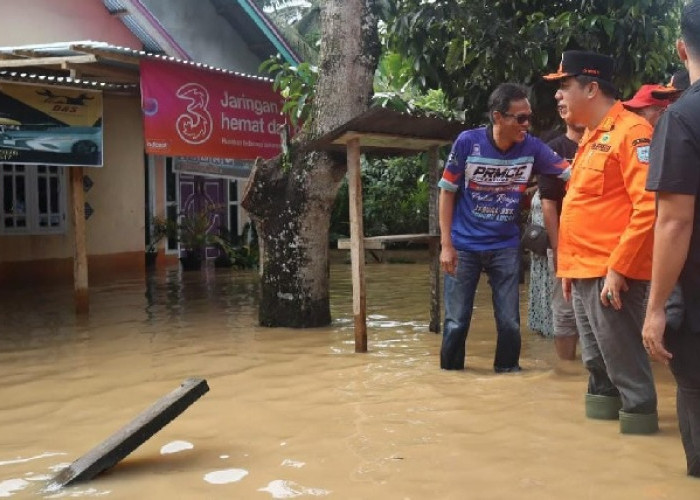 Banjir Bandang, Pj Bupati Merangin Buka Dapur Umum, H Mukti Pantau Tujuh Daerah Titik Banjir