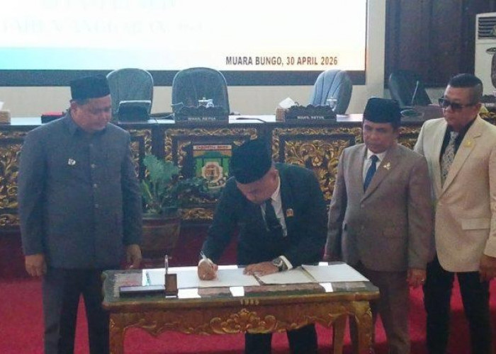 DPRD Bungo Sampaikan Rekomendasi Atas LKPJ Bupati dalam Rapat Paripurna