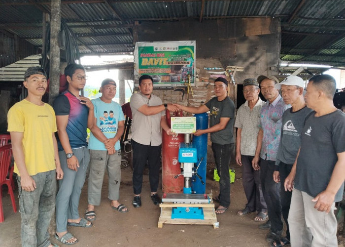 Sentuhan Teknologi BUMN, PTPN IV Regional IV Dorong UMKM Pandai Besi Sungai Penuh Lewat Mesin Canggih