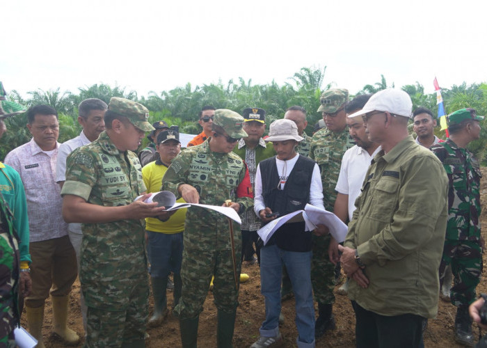 Pastikan Percepatan Program Ketahanan Pangan, Danrem 042/Gapu Tinjau Cetak Sawah Rakyat di Tebo
