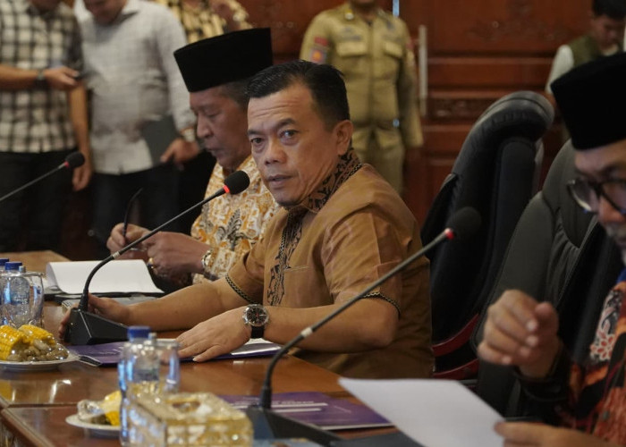 Gubernur Al Haris Pimpin Rapat Evaluasi Perkembangan Pelaksanaan Kegiatan Pembangunan Triwulan II TA 2026