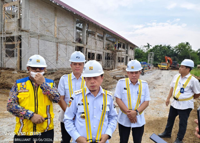 Tinjau Sekolah Rakyat Tanjabtim, Gubernur Al Haris Ungkap Progres 70 Persen, Dorong Percepatan - Siapkan Opsi 