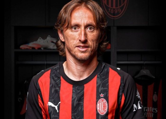 RESMI! Luka Modric Berkostum AC Milan