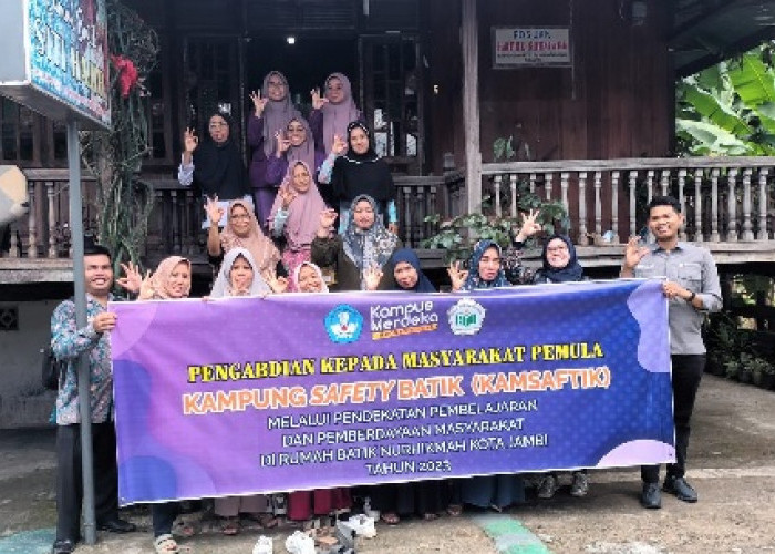Dosen STIKES Harapan Ibu Jambi Penerima Hibah Kemendikbudristek, Peduli UMKM Batik Jambi