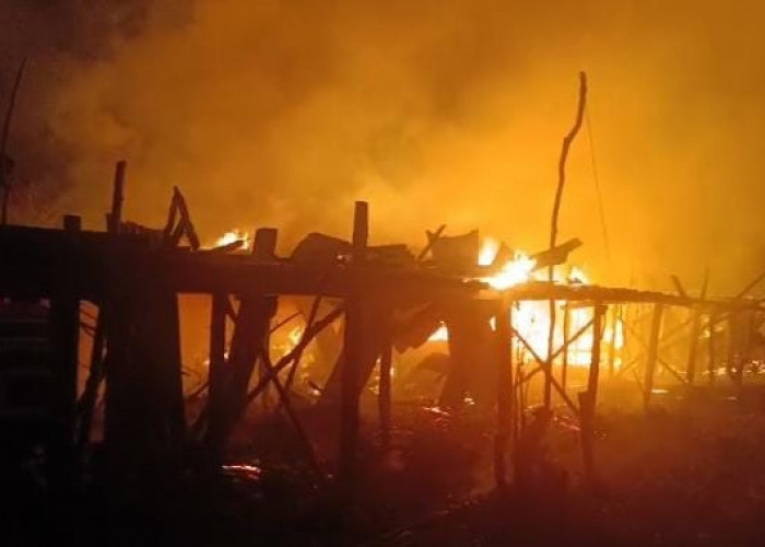 Diduga Korsleting Listrik, Dua Rumah di Talang Banjar Terbakar