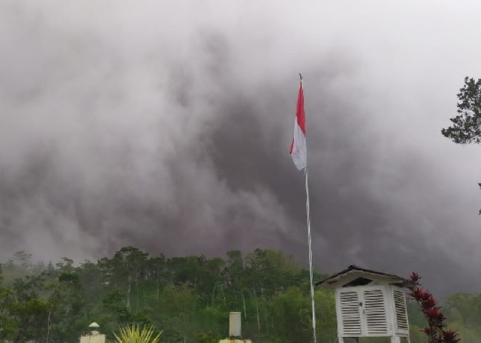 Giliran Gunung Merapi Muntahkan Awan Panas, Hujan Air Disertai Abu Vulkanik Terjadi di Boyolali dan Magelang