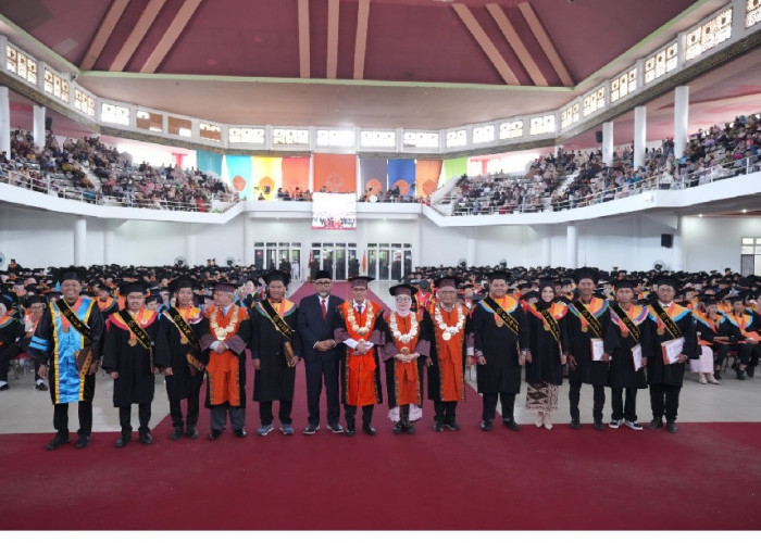 UNJA Wisuda 2.145 Lulusan, Tantangan Dunia Kerja Makin Kompetitif