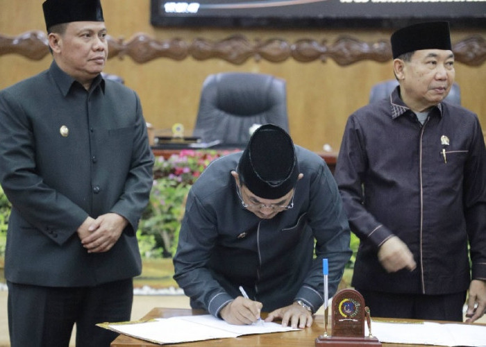 Bupati dan Wabup Tanjab Barat Hadiri Penandatanganan Nota Kesepakatan Perubahan KUA-PPAS APBD 2026
