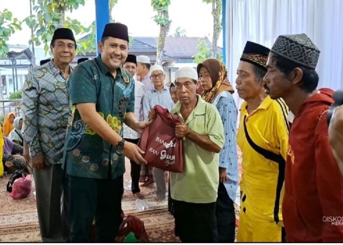 Bupati M. Syukur: Bapak dan Ibu Pahlawannya, Jangan Bilang Orang Ya, Hari Ini Sudah Gajian