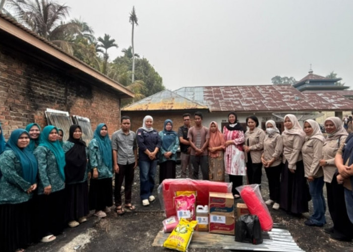 Ny. Lavita Syukur Pimpin PKK Merangin Bergerak Cepat Salurkan Bantuan Korban Kebakaran di Tiga Lokasi