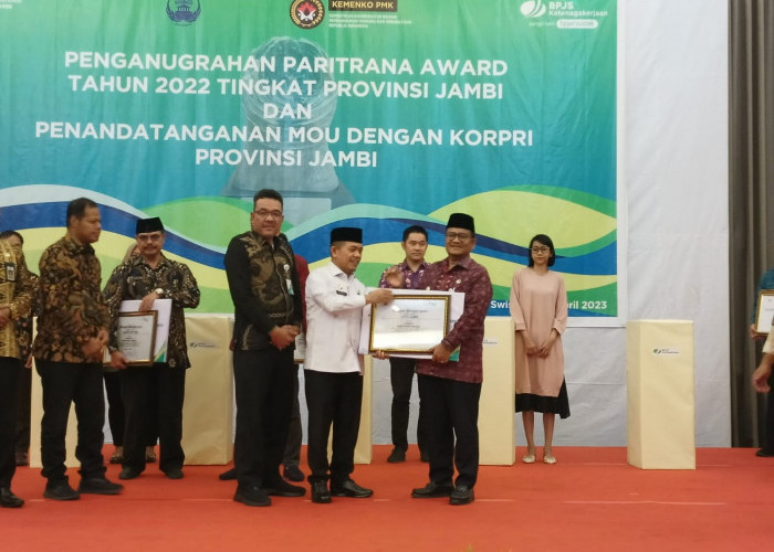 Pemkot Jambi Terima Anugerah Paritrina Award Tahun 2022