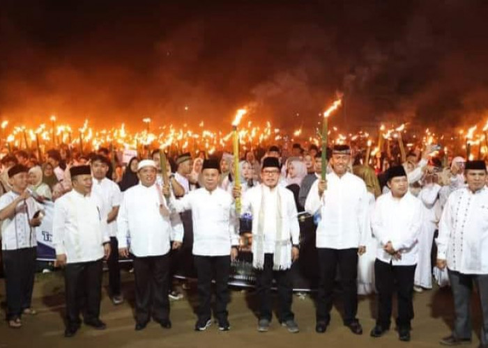 Ribuan Siswa Pawai Obor, Sambut 1 Muharram 1445 di  Kota Sungai Penuh