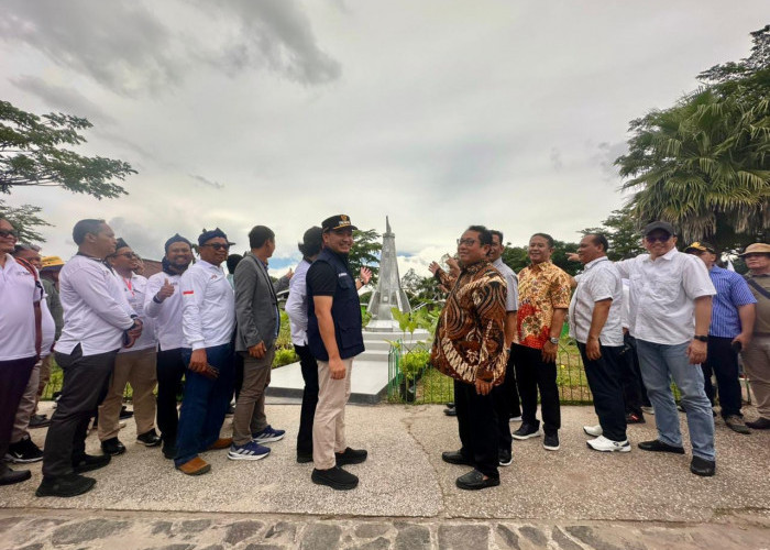 Ketua SMSI Provinsi Jambi Mukhtadi Putranusa Hadiri Peresmian Monumen SMSI,Tugu Media Siber Pertama Indonesia