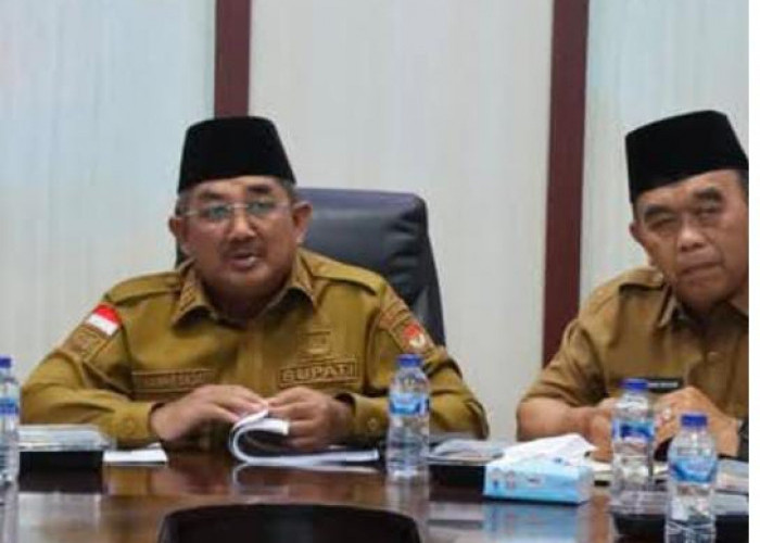 Bupati Anwar Sadat dan Ketua TP-PKK Salurkan Kartu Keluarga Sejahtera dan Bantuan Sembako untuk Masyarakat