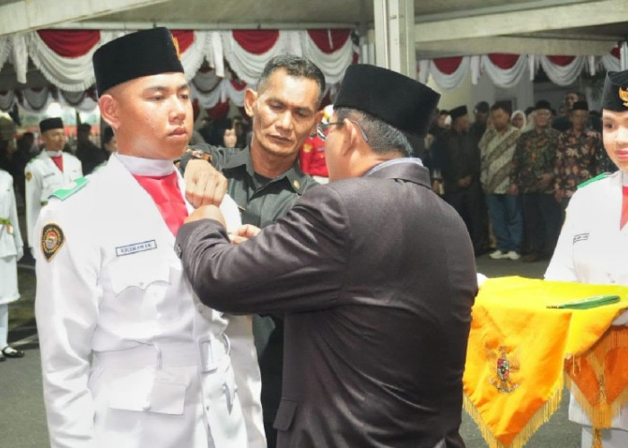 Bupati Anwar Sadat Kukuhkan 45 Anggota Paskibraka Tanjab Barat 2026, Pesan Jaga Kehormatan dan Jadi Teladan