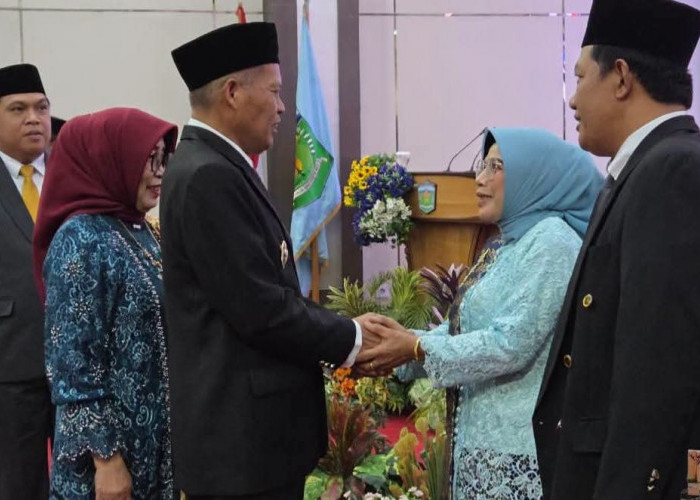 Helneti Dilantik Jadi Anggota DPRD Sungai Penuh, Azhar Titip Harapan Besar