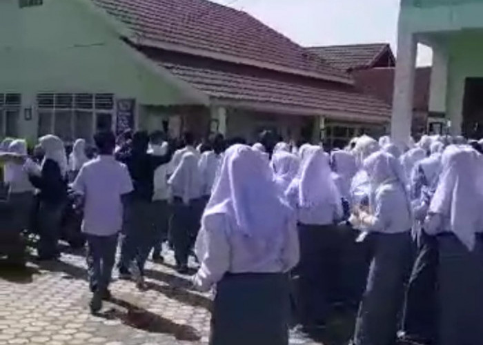 Ada Pungli di Sekolah Rp 50 Ribu, Ratusan Pelajar Demo di SMAN Sungai Penuh