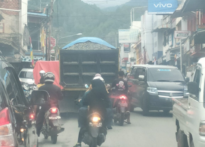 Warga Sungaipenuh Minta Dishub Tertibkan Truk Galian C , Bebas Lalu - Lalang Lewati Jalan Perkotaan Tiap Waktu