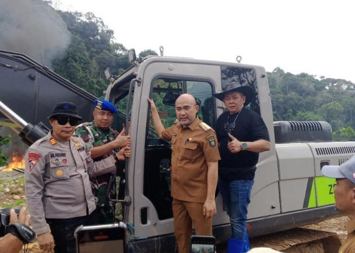 Dedy Putra Pimpin Razia PETI, Satu Excavator Dibakar