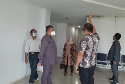    Ruang Operasi RS Abdul Manap Bocor   